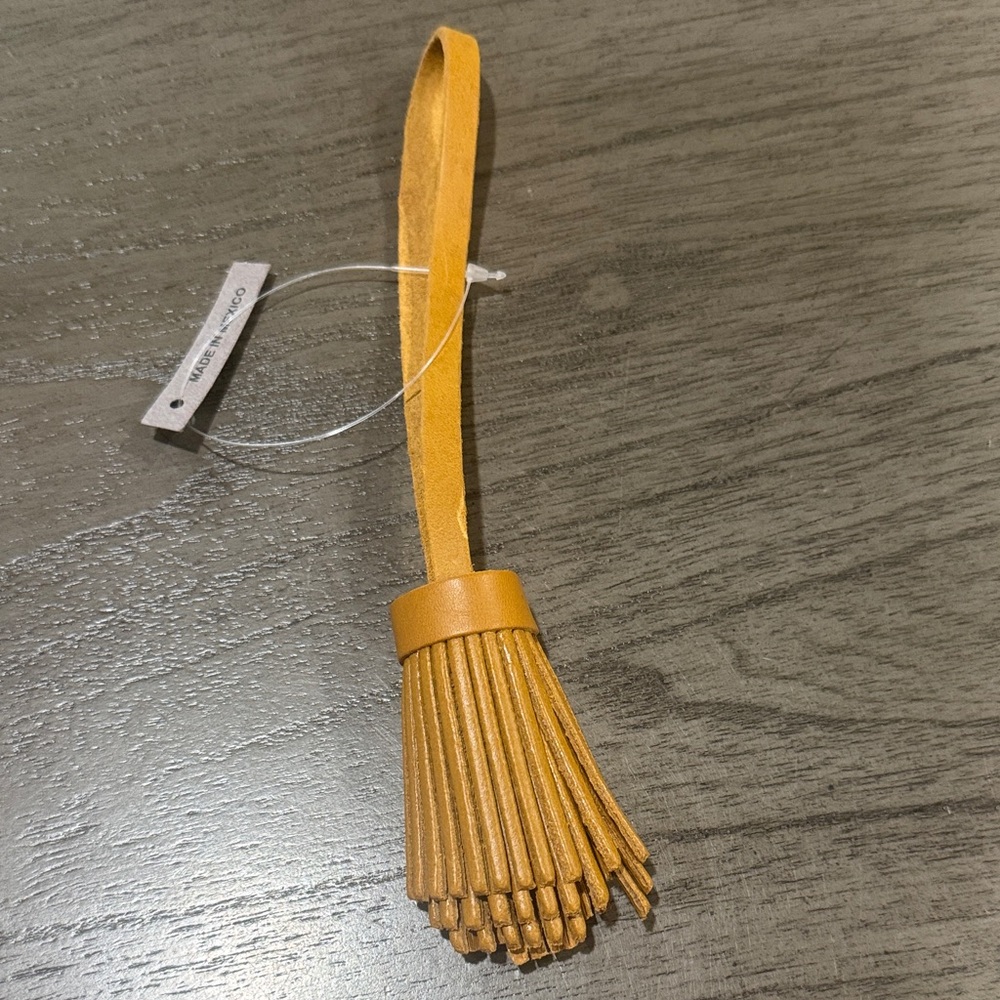 PLG Pom Tassel
